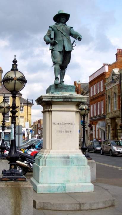 Statue of Oliver Cromwell