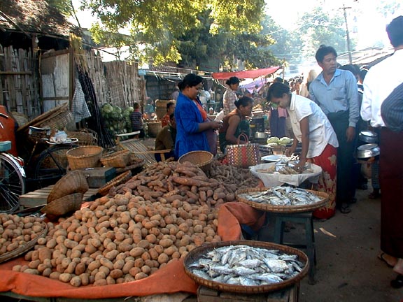 The market at U Nyaung (or Nyaung Oo)