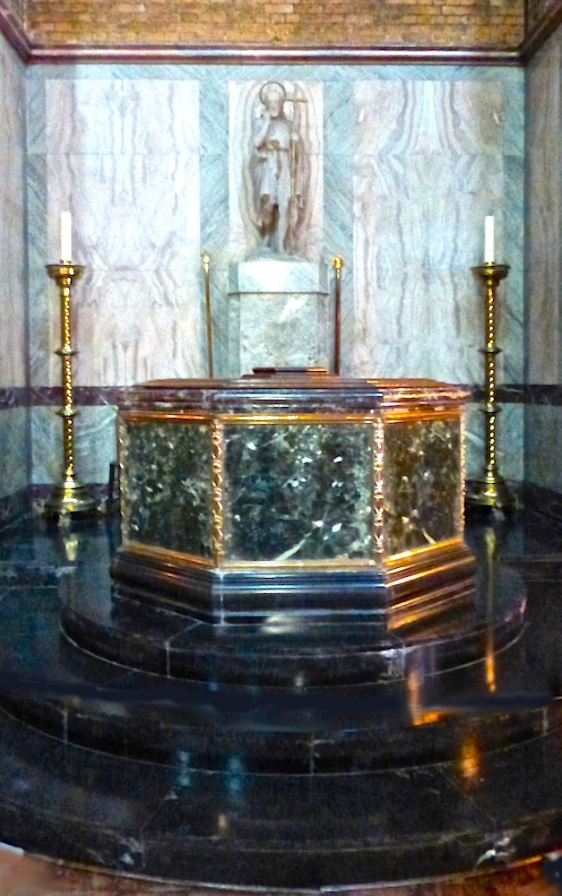 Font, front view