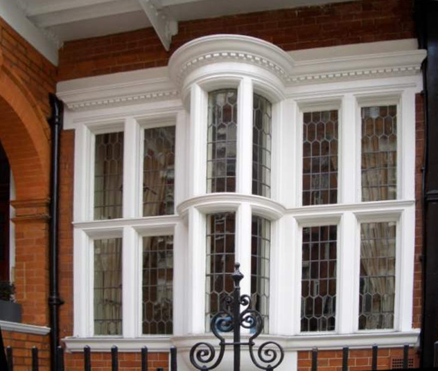 Leaded Windows with curved central element, Pont Street, Knightsbridge, London