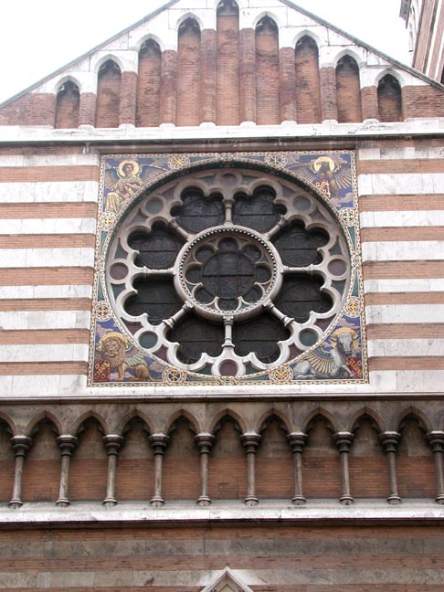 Iglesia de San Pablo  dentro de las murallas