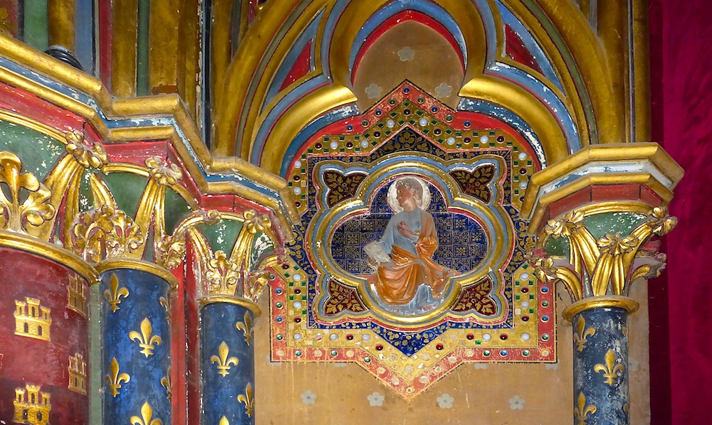 Arcaded wall with more embellishd medallion