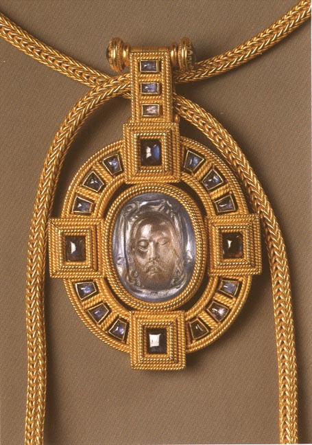 Brooch with cameo of the image of Christ on Veronica's veil

