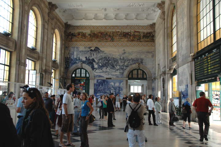 The waiting room, Central Station, Porto, Portugal