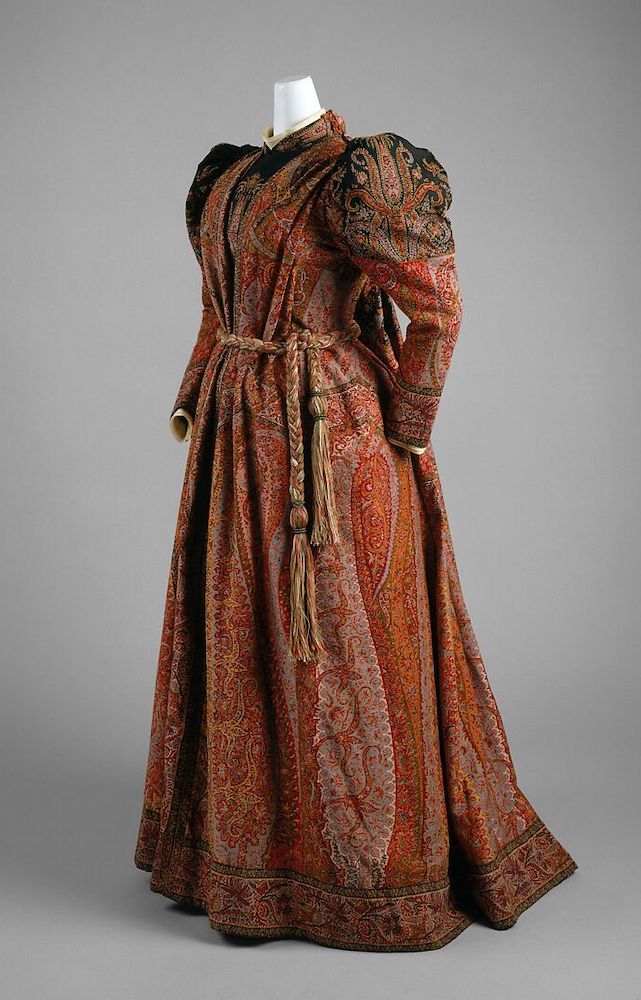 Red tea gown of 1891
