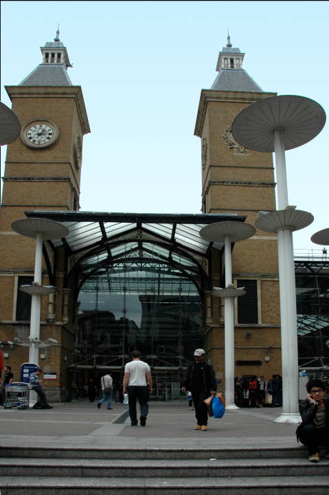 Ling's Cross Station exterior