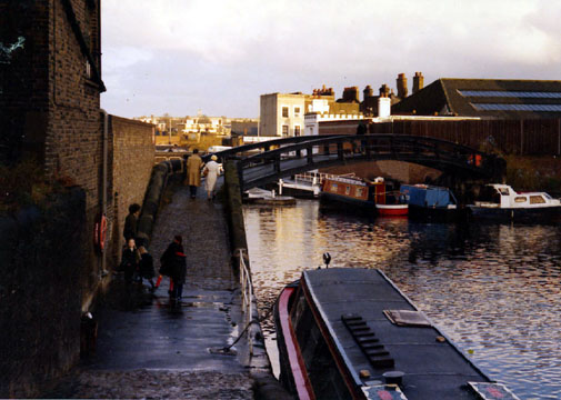 Puente sobre el canal