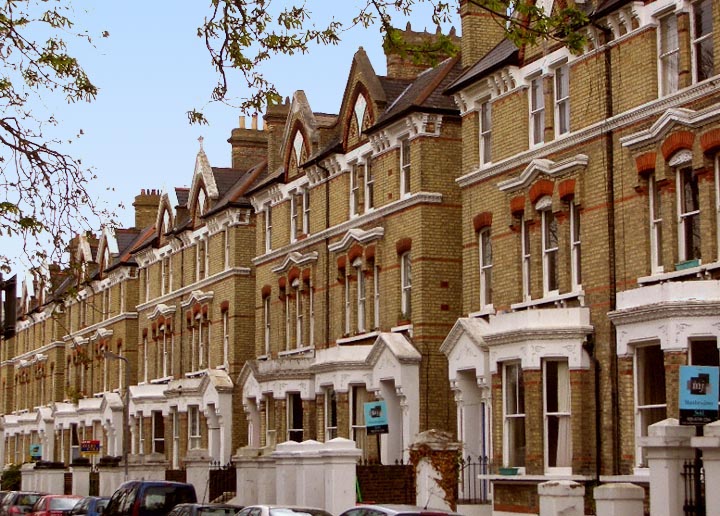 >Houses along St. Andrew's Square, Surbiton, London, London