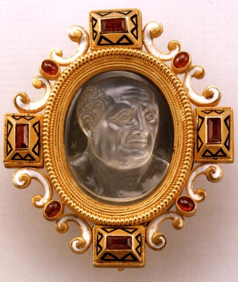 Brooch with cameo of a Roman emperor

