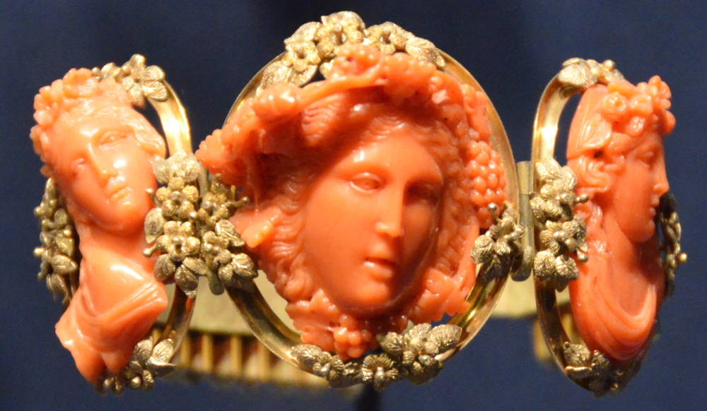 Coral and gold bracelet with the head of Bacchus and two women