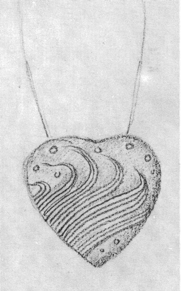 Design for heart-shaped locket or pendant