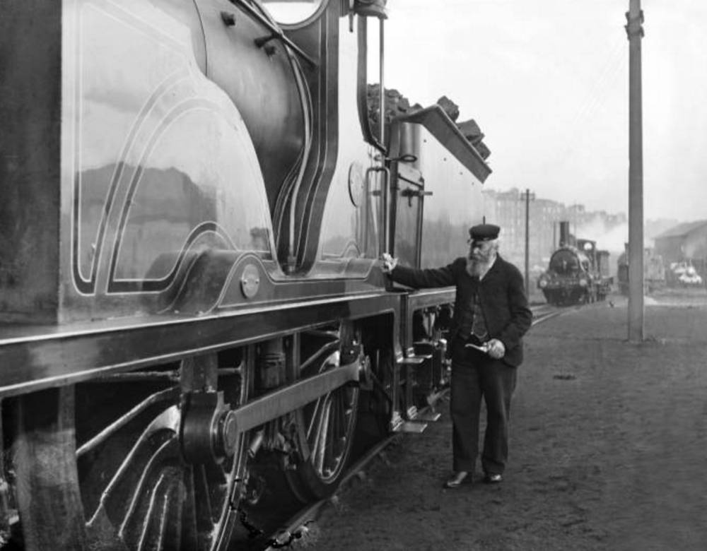 Driver oiling a locomotive at Dundee, about 1900

